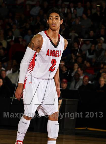Thumbnail 1 in Arapahoe vs. Denver East (CHSAA 5A Great 8) photogallery.