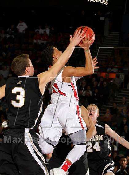 Thumbnail 3 in Arapahoe vs. Denver East (CHSAA 5A Great 8) photogallery.