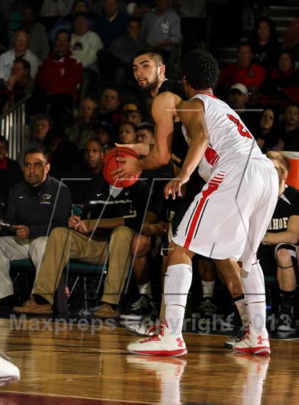 Thumbnail 2 in Arapahoe vs. Denver East (CHSAA 5A Great 8) photogallery.