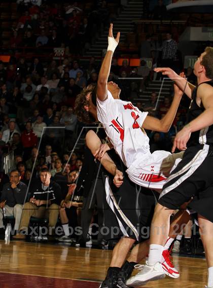 Thumbnail 1 in Arapahoe vs. Denver East (CHSAA 5A Great 8) photogallery.