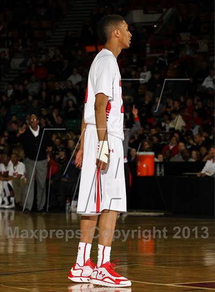 Thumbnail 1 in Arapahoe vs. Denver East (CHSAA 5A Great 8) photogallery.