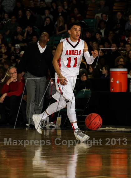 Thumbnail 2 in Arapahoe vs. Denver East (CHSAA 5A Great 8) photogallery.