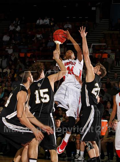 Thumbnail 2 in Arapahoe vs. Denver East (CHSAA 5A Great 8) photogallery.