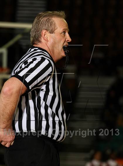 Thumbnail 2 in Arapahoe vs. Denver East (CHSAA 5A Great 8) photogallery.