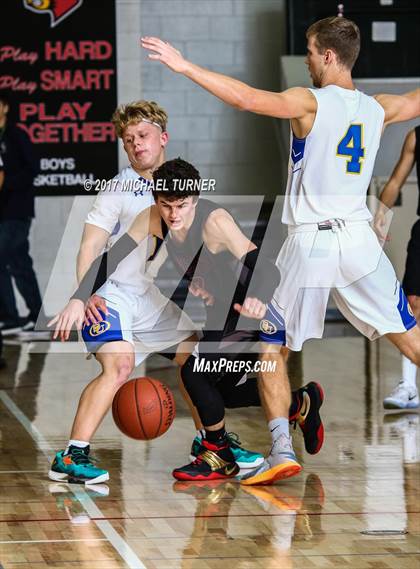Thumbnail 2 in Sutter vs. Yreka photogallery.