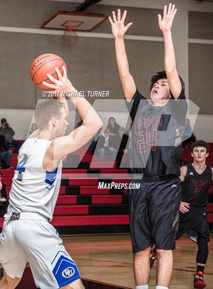 Thumbnail 2 in Sutter vs. Yreka photogallery.