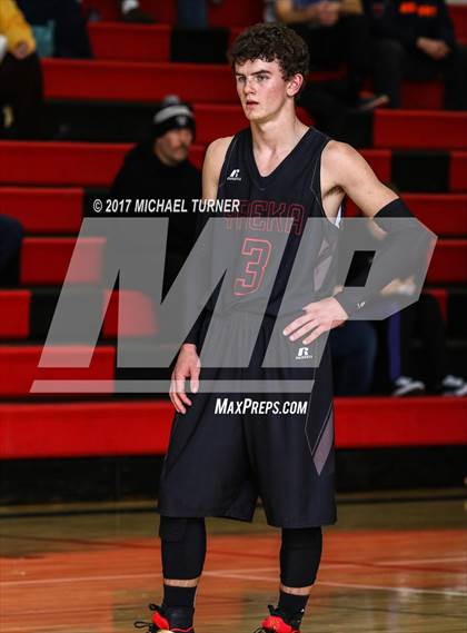 Thumbnail 2 in Sutter vs. Yreka photogallery.