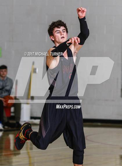 Thumbnail 2 in Sutter vs. Yreka photogallery.