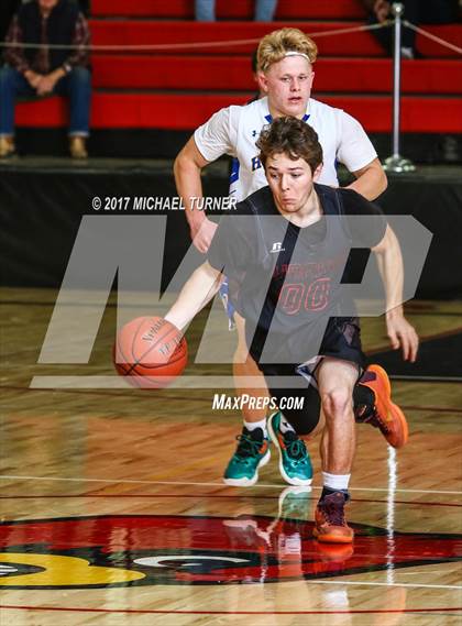 Thumbnail 3 in Sutter vs. Yreka photogallery.