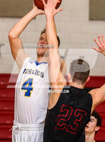 Thumbnail 3 in Sutter vs. Yreka photogallery.