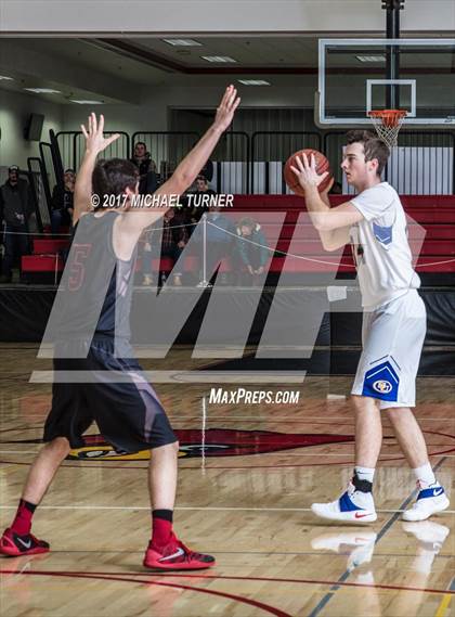 Thumbnail 2 in Sutter vs. Yreka photogallery.