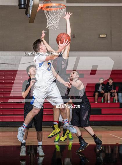 Thumbnail 2 in Sutter vs. Yreka photogallery.