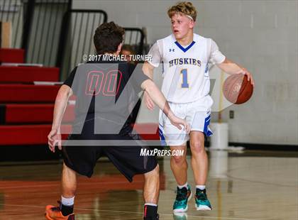 Thumbnail 1 in Sutter vs. Yreka photogallery.