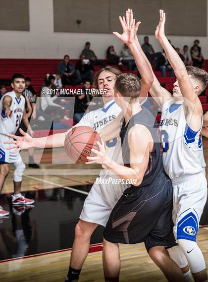 Thumbnail 2 in Sutter vs. Yreka photogallery.