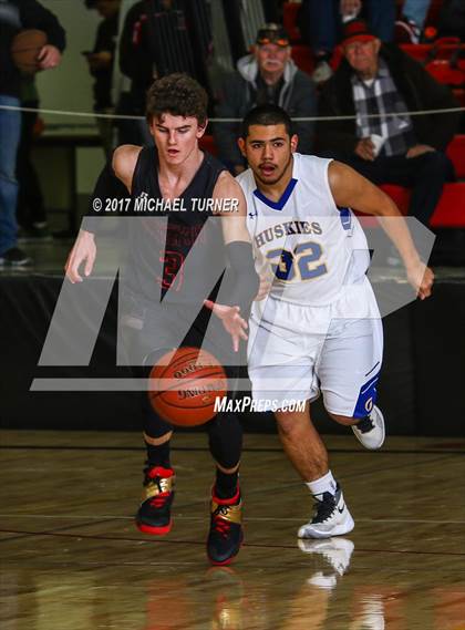 Thumbnail 2 in Sutter vs. Yreka photogallery.