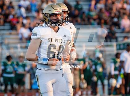Thumbnail 3 in St. Pius X Catholic @ Ola (Scrimmage) photogallery.