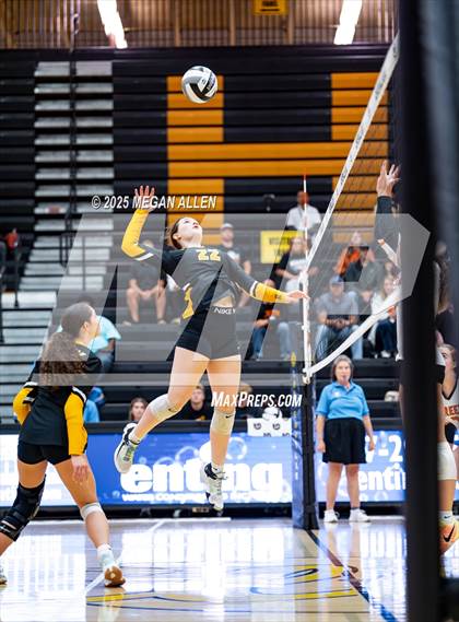 Thumbnail 3 in JV: Beavercreek @ Centerville photogallery.