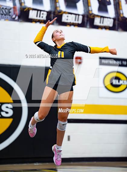 Thumbnail 3 in JV: Beavercreek @ Centerville photogallery.