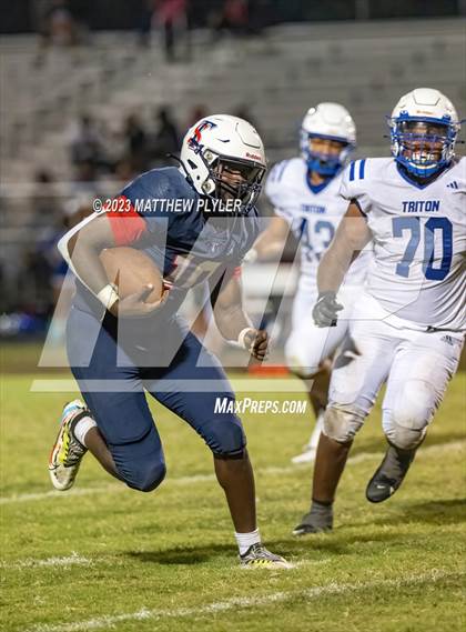 Thumbnail 2 in Triton @ Terry Sanford photogallery.