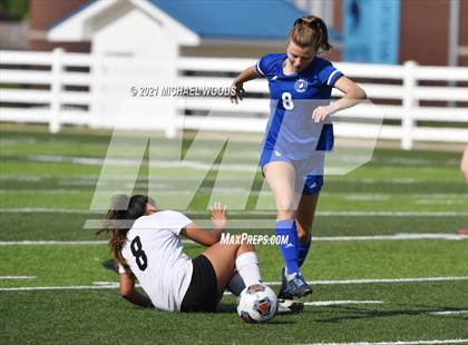 Thumbnail 3 in Rogers vs. Central (AAA 6A First Round Playoff) photogallery.