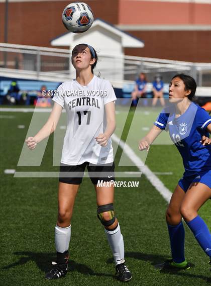 Thumbnail 1 in Rogers vs. Central (AAA 6A First Round Playoff) photogallery.