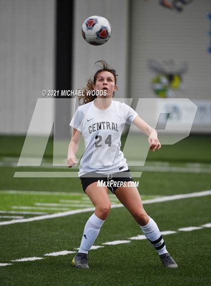 Thumbnail 2 in Rogers vs. Central (AAA 6A First Round Playoff) photogallery.
