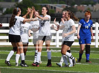 Thumbnail 3 in Rogers vs. Central (AAA 6A First Round Playoff) photogallery.