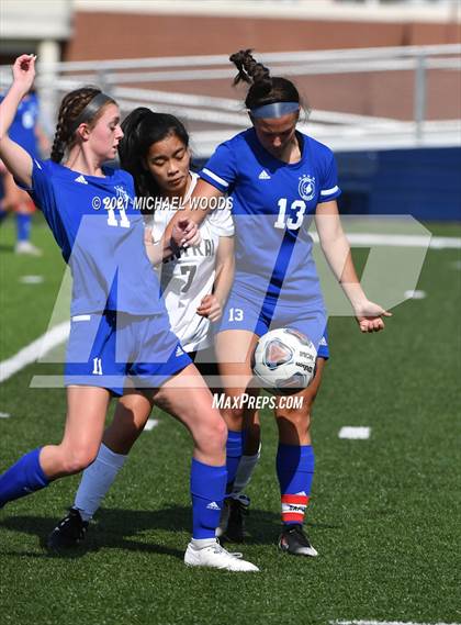 Thumbnail 2 in Rogers vs. Central (AAA 6A First Round Playoff) photogallery.