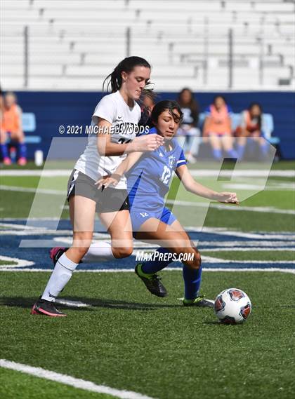 Thumbnail 3 in Rogers vs. Central (AAA 6A First Round Playoff) photogallery.