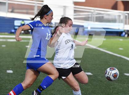 Thumbnail 3 in Rogers vs. Central (AAA 6A First Round Playoff) photogallery.