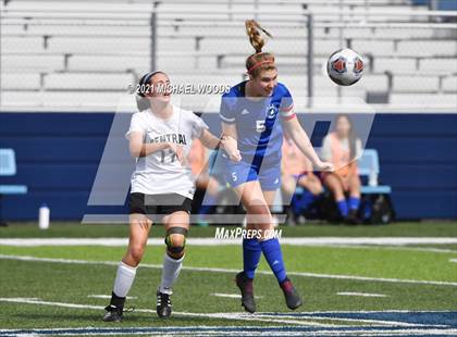 Thumbnail 3 in Rogers vs. Central (AAA 6A First Round Playoff) photogallery.