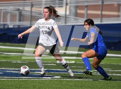 Thumbnail 3 in Rogers vs. Central (AAA 6A First Round Playoff) photogallery.