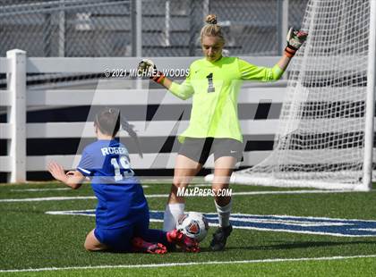 Thumbnail 2 in Rogers vs. Central (AAA 6A First Round Playoff) photogallery.