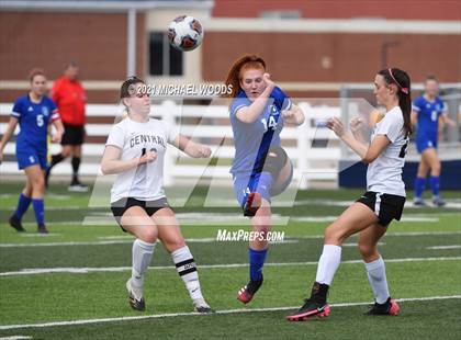 Thumbnail 3 in Rogers vs. Central (AAA 6A First Round Playoff) photogallery.