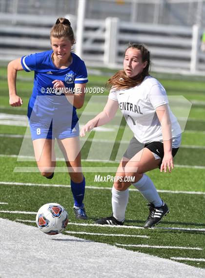 Thumbnail 1 in Rogers vs. Central (AAA 6A First Round Playoff) photogallery.
