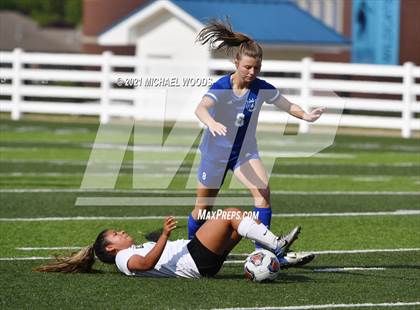 Thumbnail 2 in Rogers vs. Central (AAA 6A First Round Playoff) photogallery.