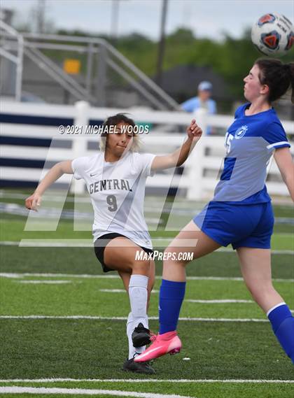 Thumbnail 1 in Rogers vs. Central (AAA 6A First Round Playoff) photogallery.