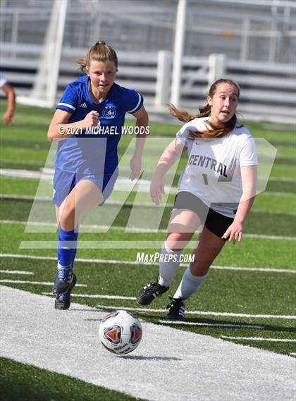 Thumbnail 1 in Rogers vs. Central (AAA 6A First Round Playoff) photogallery.