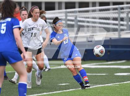 Thumbnail 3 in Rogers vs. Central (AAA 6A First Round Playoff) photogallery.