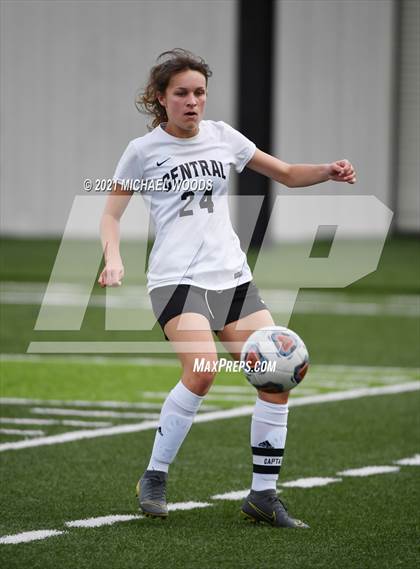 Thumbnail 3 in Rogers vs. Central (AAA 6A First Round Playoff) photogallery.