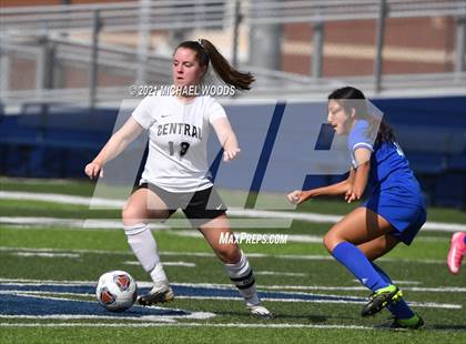 Thumbnail 2 in Rogers vs. Central (AAA 6A First Round Playoff) photogallery.