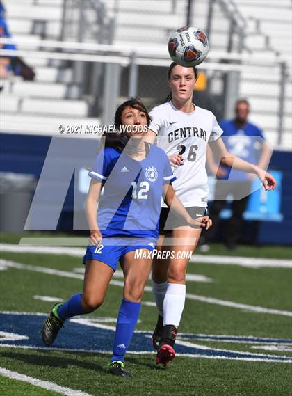 Thumbnail 3 in Rogers vs. Central (AAA 6A First Round Playoff) photogallery.