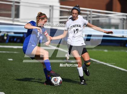 Thumbnail 3 in Rogers vs. Central (AAA 6A First Round Playoff) photogallery.