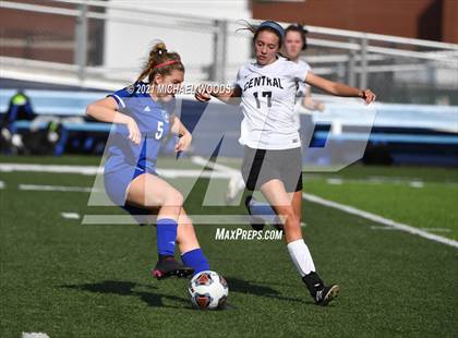 Thumbnail 2 in Rogers vs. Central (AAA 6A First Round Playoff) photogallery.