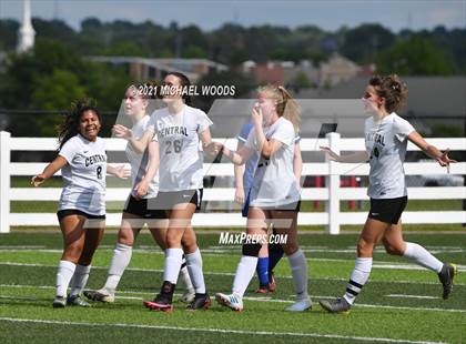 Thumbnail 2 in Rogers vs. Central (AAA 6A First Round Playoff) photogallery.
