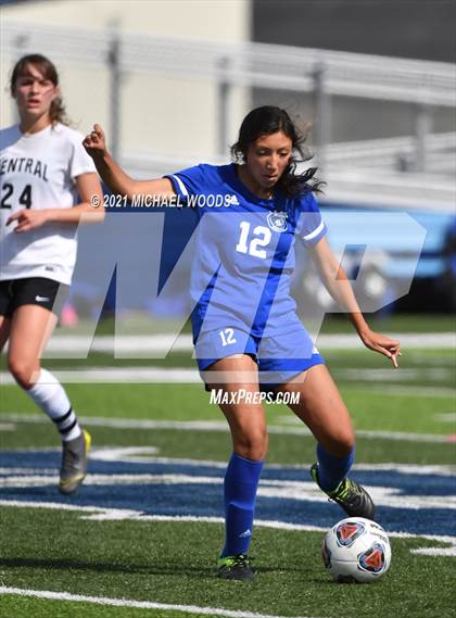 Thumbnail 2 in Rogers vs. Central (AAA 6A First Round Playoff) photogallery.