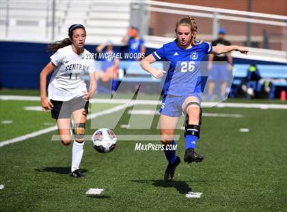 Thumbnail 3 in Rogers vs. Central (AAA 6A First Round Playoff) photogallery.