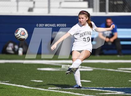 Thumbnail 3 in Rogers vs. Central (AAA 6A First Round Playoff) photogallery.