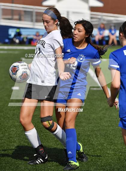 Thumbnail 2 in Rogers vs. Central (AAA 6A First Round Playoff) photogallery.