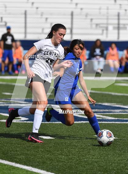 Thumbnail 2 in Rogers vs. Central (AAA 6A First Round Playoff) photogallery.